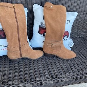 Crown and Ivy boots
